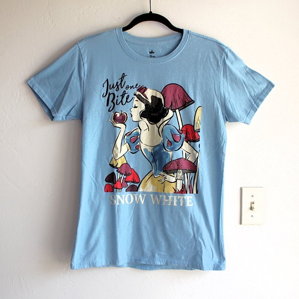 Snow White Medium T-shirt Baby Blue Disney Princess